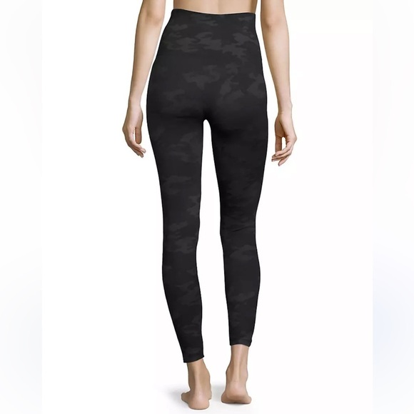 SPANX seamless camo leggings look at me now black size small - Picture 7 of 7